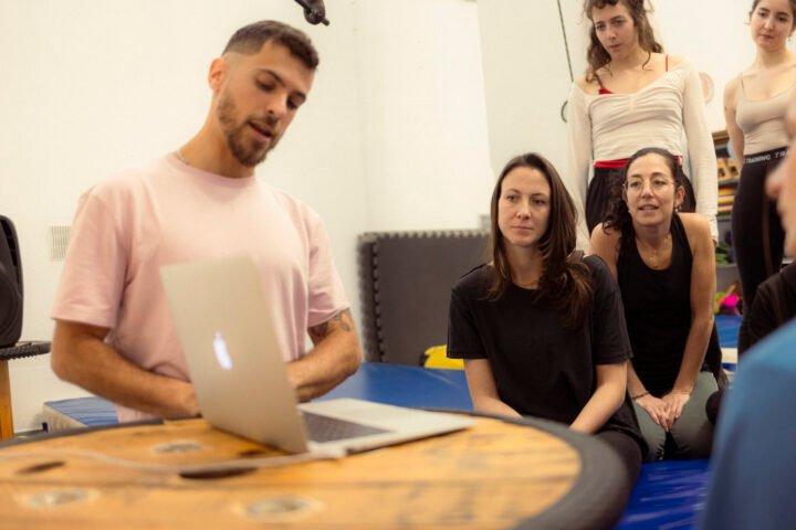 Suscripción · Biblioteca de movimientos (100+ videos)